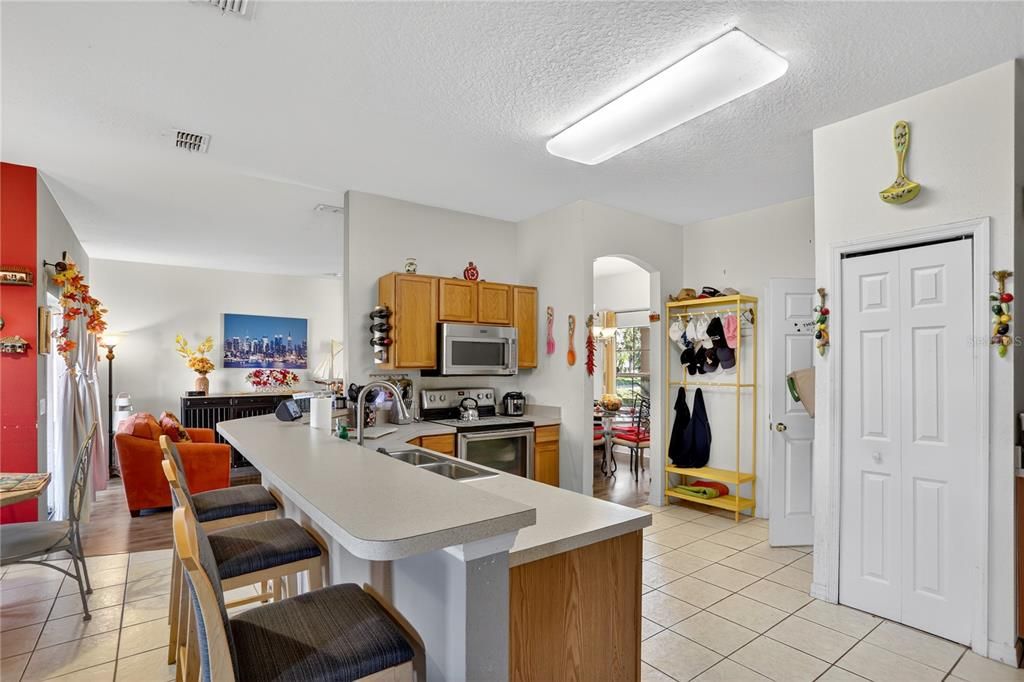 Active With Contract: $325,000 (3 beds, 2 baths, 1687 Square Feet)