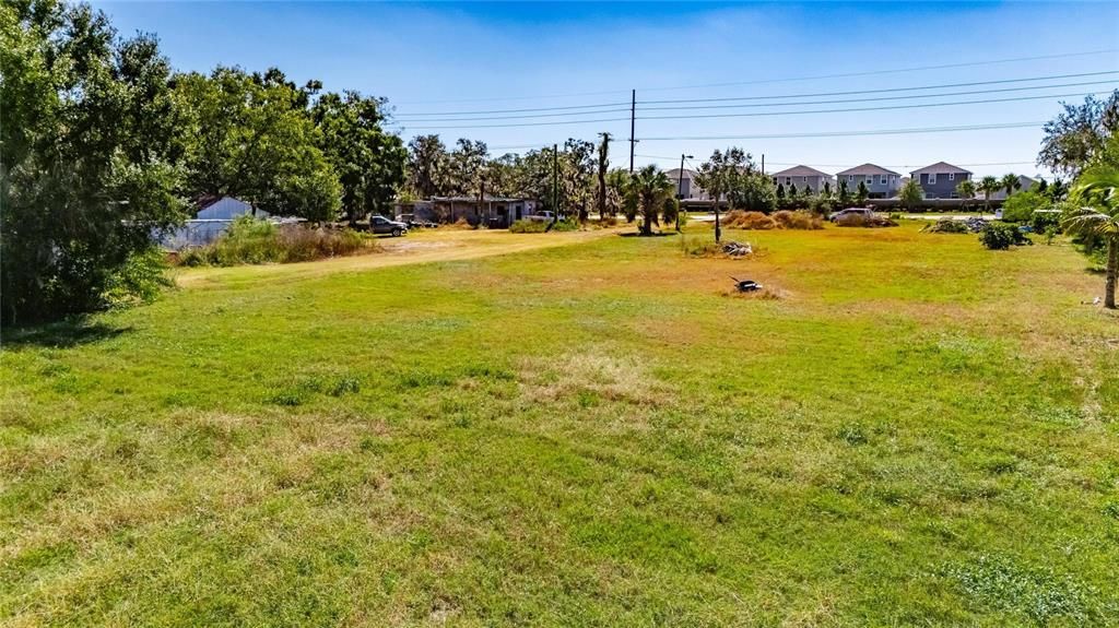 En Venta: $550,000 (3.02 acres)