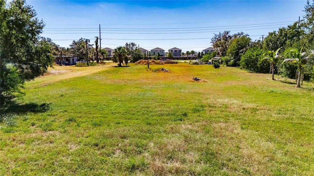 En Venta: $550,000 (3.02 acres)