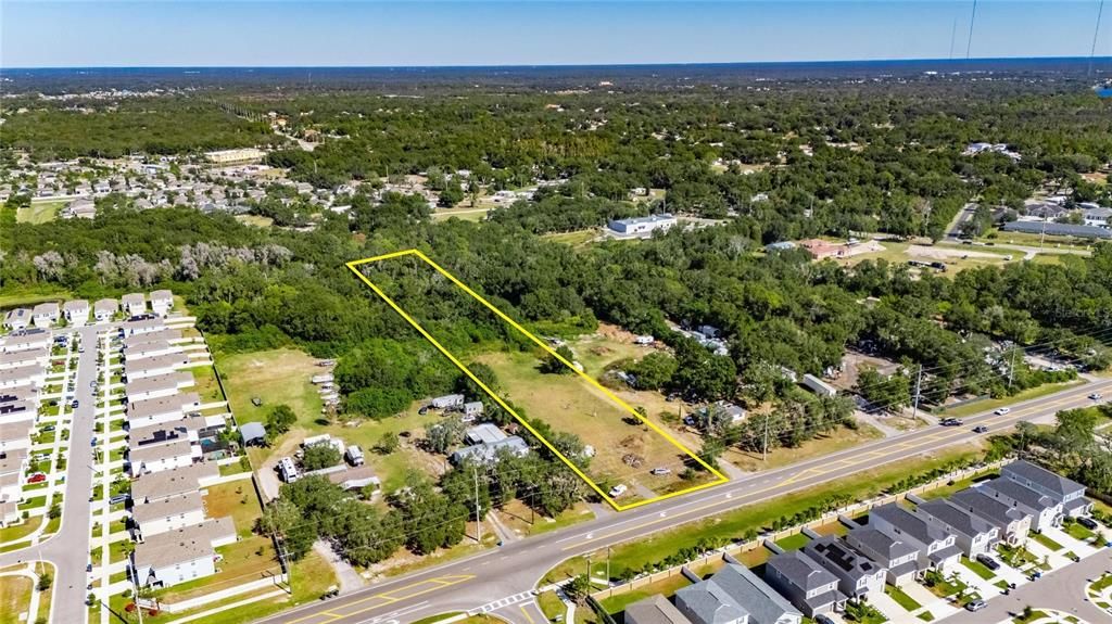 En Venta: $550,000 (3.02 acres)