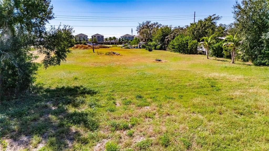 En Venta: $550,000 (3.02 acres)