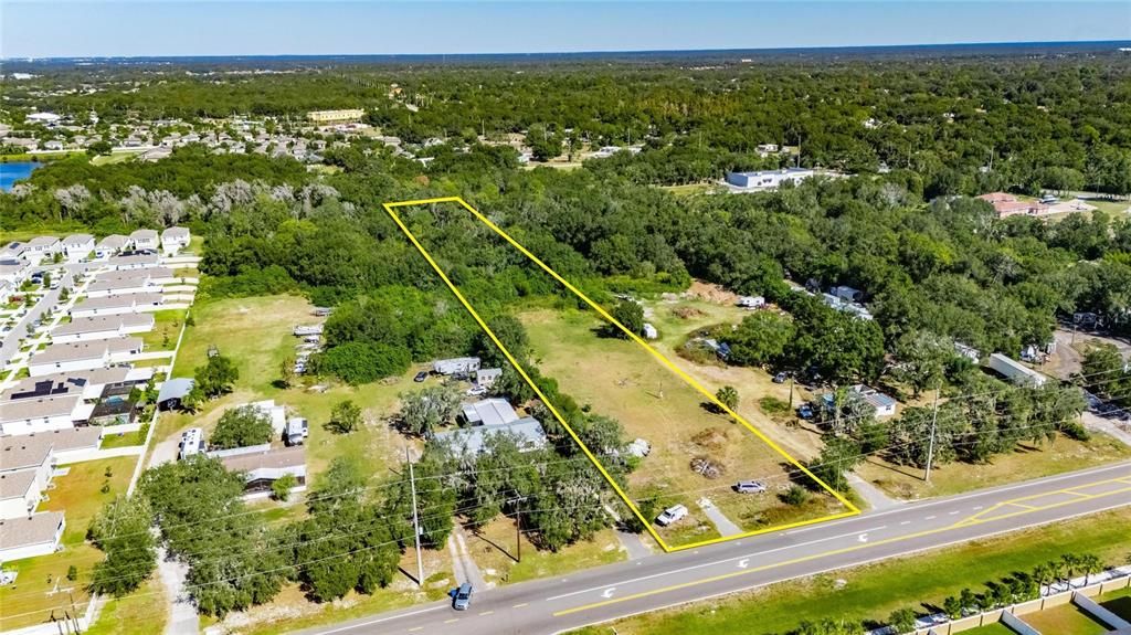 En Venta: $550,000 (3.02 acres)