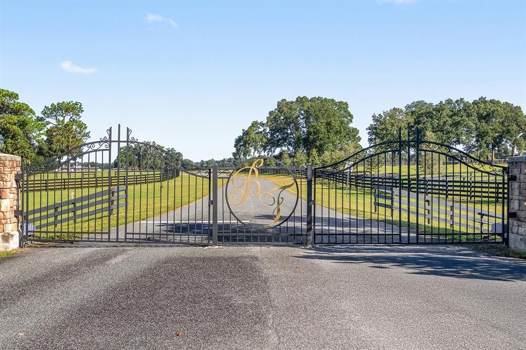 待售: $399,995 (10.79 acres)