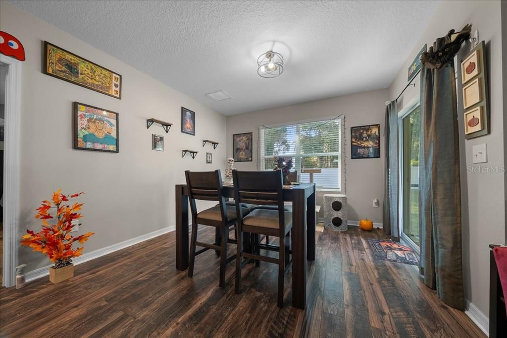 合同活跃: $315,000 (3 贝兹, 2 浴室, 1670 平方英尺)