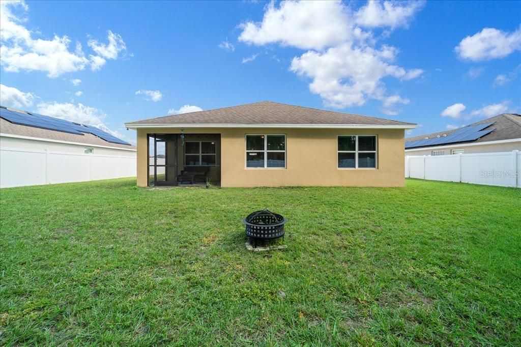 合同活跃: $315,000 (3 贝兹, 2 浴室, 1670 平方英尺)