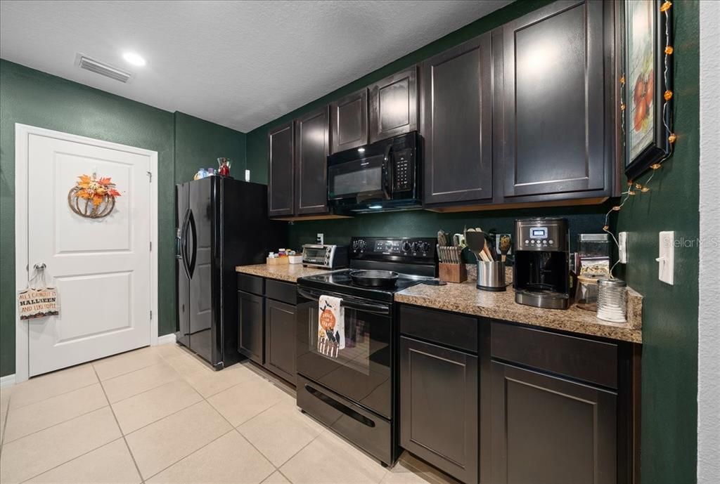 合同活跃: $315,000 (3 贝兹, 2 浴室, 1670 平方英尺)