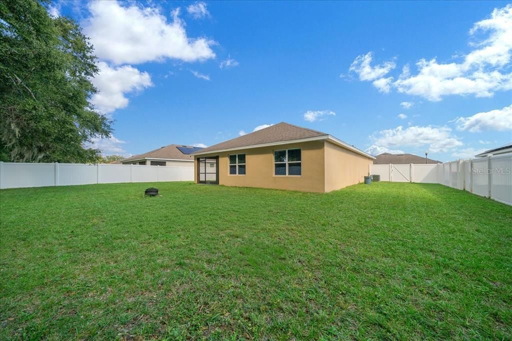 合同活跃: $315,000 (3 贝兹, 2 浴室, 1670 平方英尺)