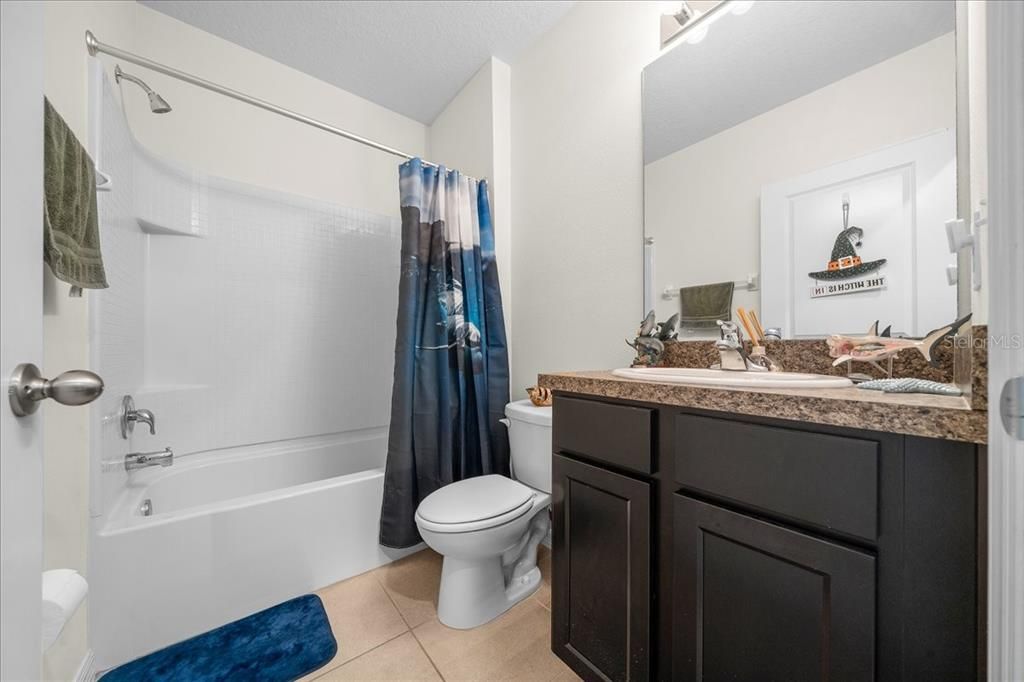 合同活跃: $315,000 (3 贝兹, 2 浴室, 1670 平方英尺)