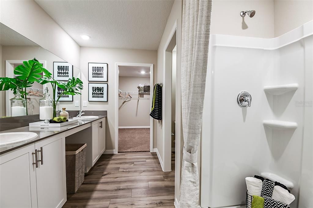 For Sale: $410,999 (5 beds, 3 baths, 2892 Square Feet)