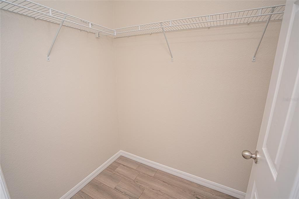 For Rent: $1,800 (3 beds, 3 baths, 1831 Square Feet)