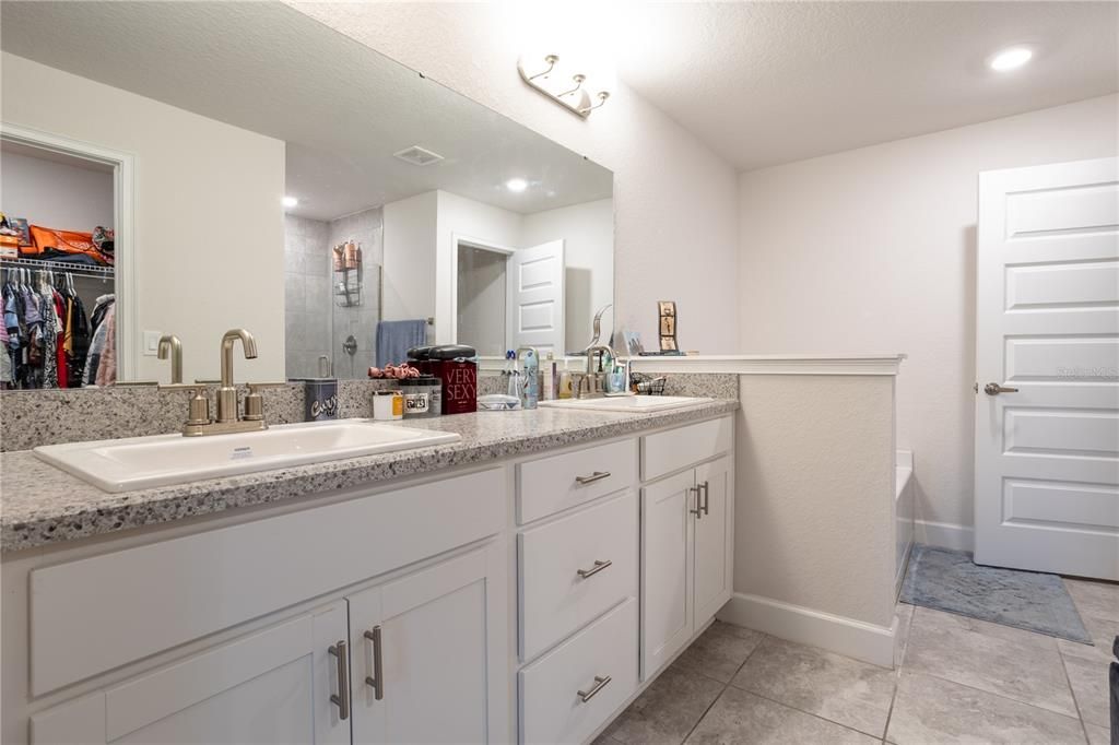 For Sale: $316,000 (4 beds, 3 baths, 2217 Square Feet)