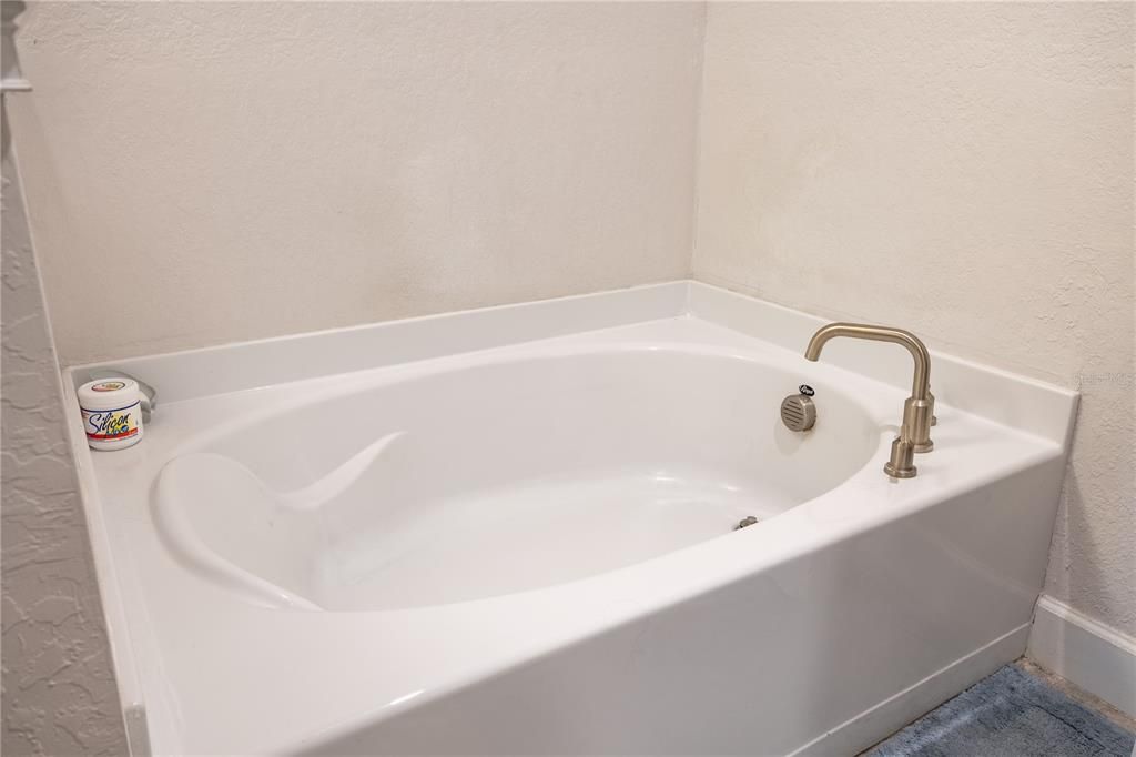 For Sale: $316,000 (4 beds, 3 baths, 2217 Square Feet)