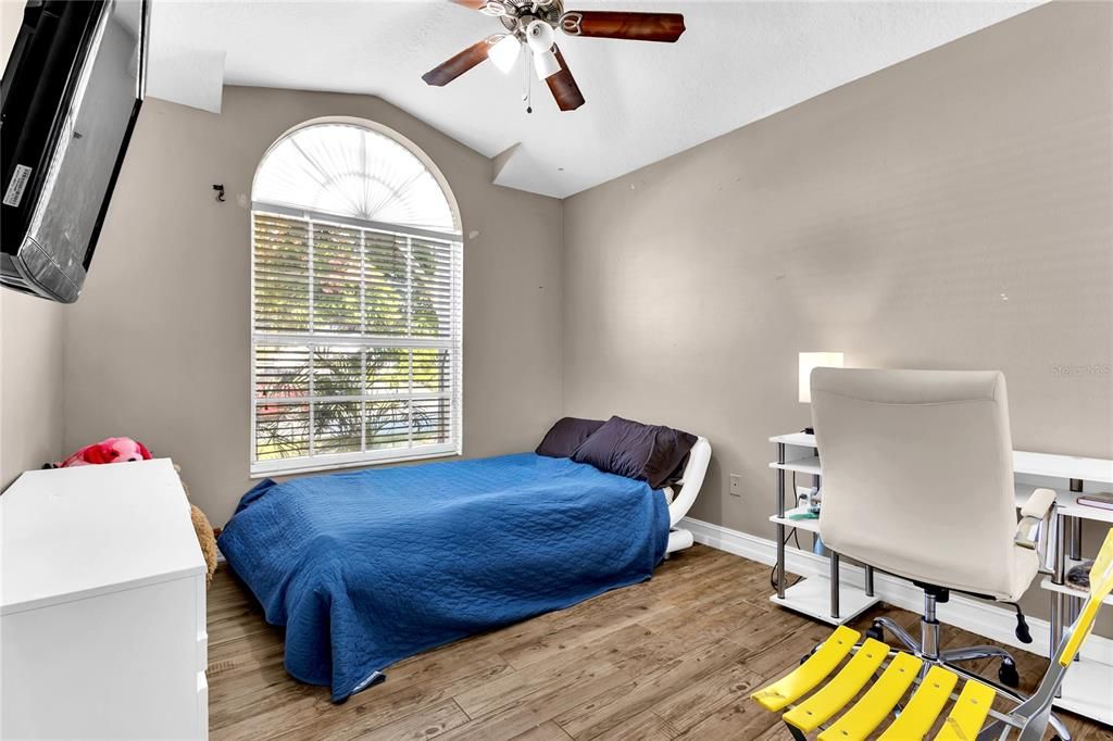 合同活跃: $385,000 (3 贝兹, 2 浴室, 1606 平方英尺)