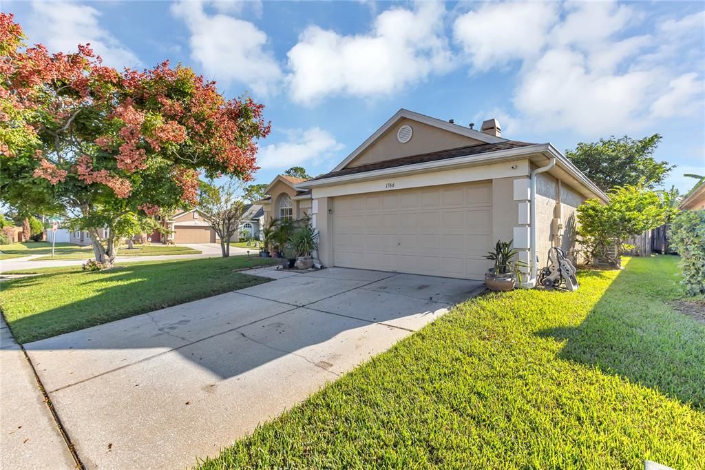 合同活跃: $385,000 (3 贝兹, 2 浴室, 1606 平方英尺)