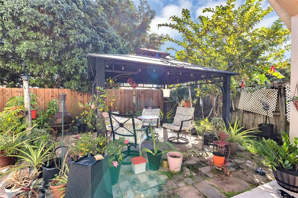 合同活跃: $385,000 (3 贝兹, 2 浴室, 1606 平方英尺)