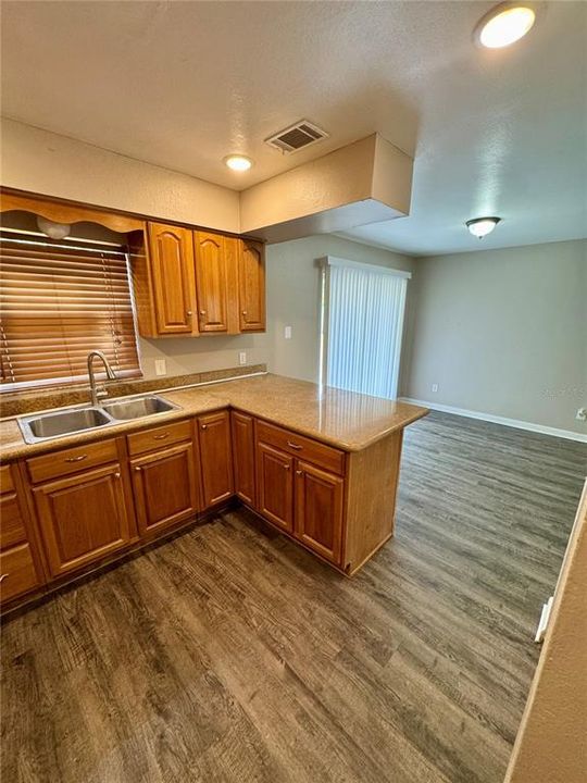 Activo con contrato: $299,000 (3 camas, 2 baños, 1143 Pies cuadrados)