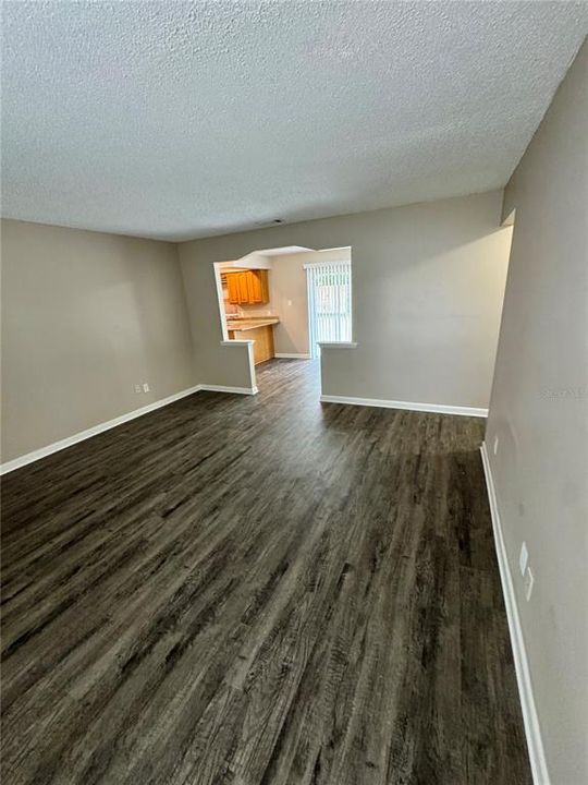 Activo con contrato: $299,000 (3 camas, 2 baños, 1143 Pies cuadrados)