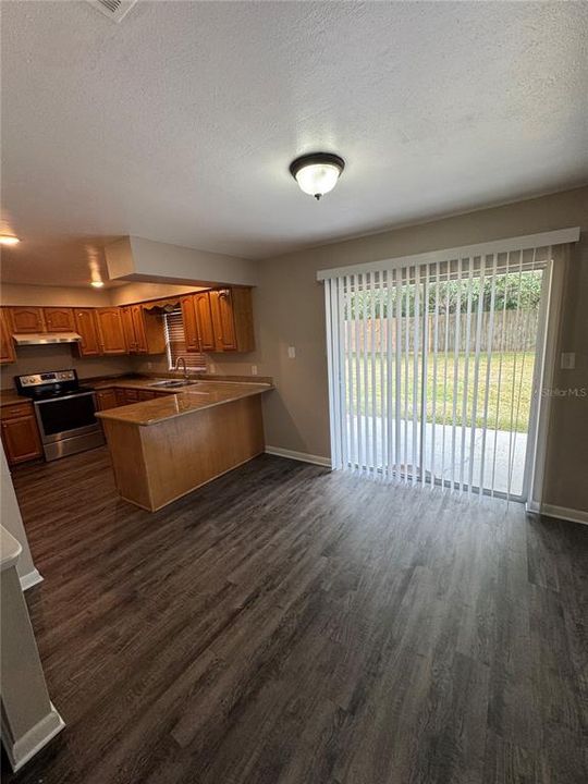 Activo con contrato: $299,000 (3 camas, 2 baños, 1143 Pies cuadrados)