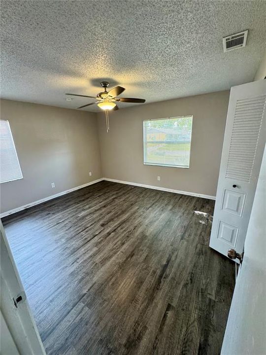 Activo con contrato: $299,000 (3 camas, 2 baños, 1143 Pies cuadrados)