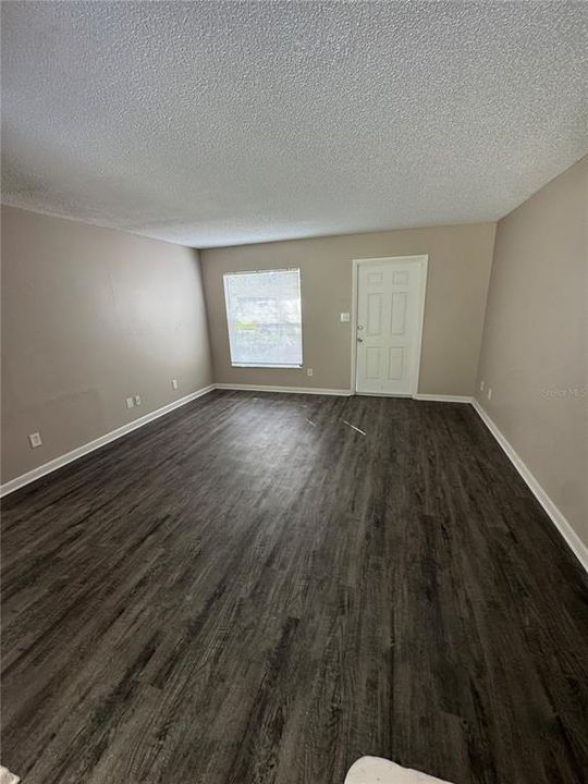 Activo con contrato: $299,000 (3 camas, 2 baños, 1143 Pies cuadrados)