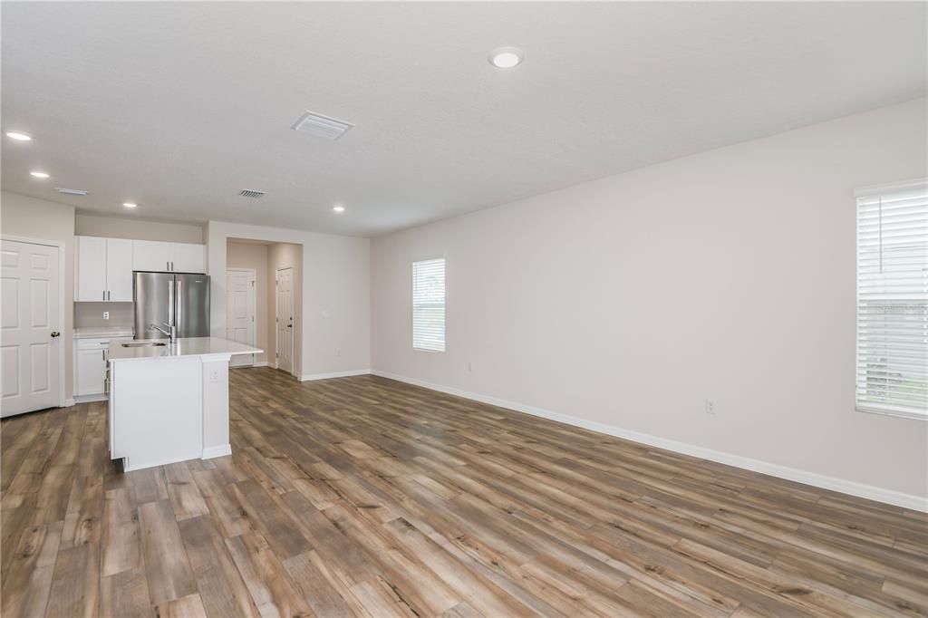 For Sale: $309,999 (4 beds, 2 baths, 1866 Square Feet)