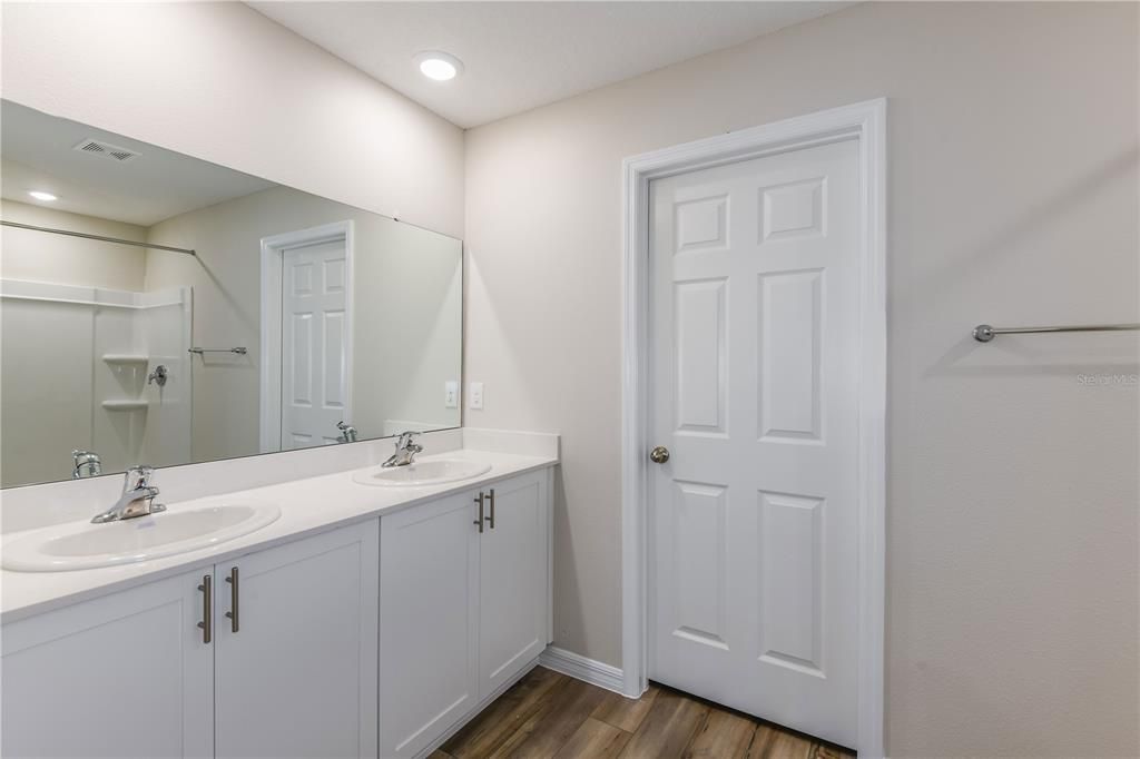 For Sale: $309,999 (4 beds, 2 baths, 1866 Square Feet)