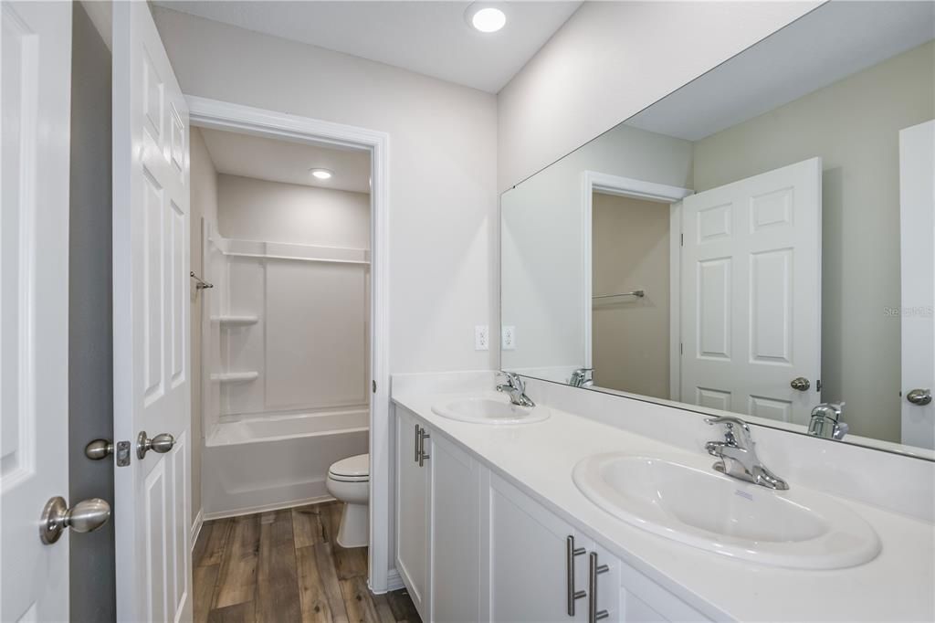 For Sale: $309,999 (4 beds, 2 baths, 1866 Square Feet)