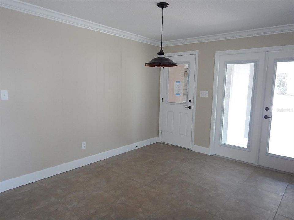 For Rent: $1,850 (2 beds, 1 baths, 1124 Square Feet)