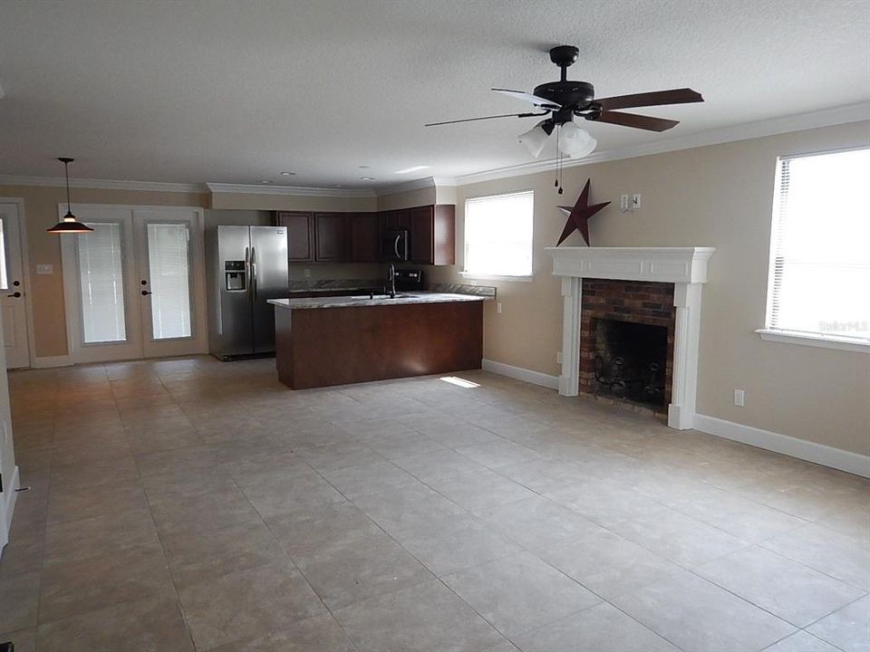 For Rent: $1,850 (2 beds, 1 baths, 1124 Square Feet)