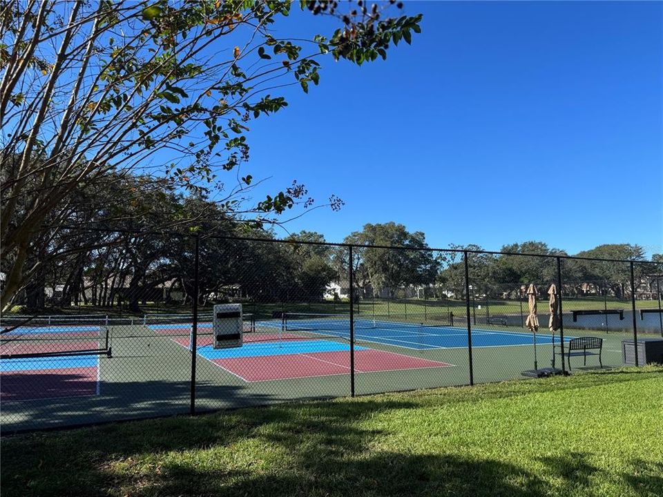 Под контрактом: $188,500 (2 спален, 2 ванн, 1336 Квадратных фут)