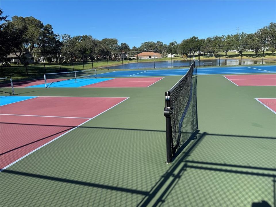 Под контрактом: $188,500 (2 спален, 2 ванн, 1336 Квадратных фут)