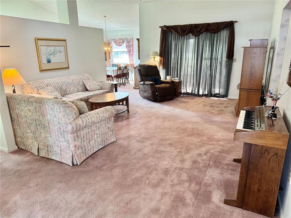 Под контрактом: $188,500 (2 спален, 2 ванн, 1336 Квадратных фут)