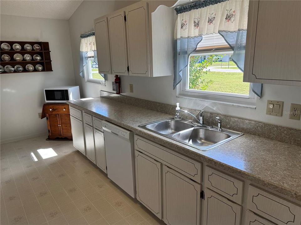 Под контрактом: $188,500 (2 спален, 2 ванн, 1336 Квадратных фут)