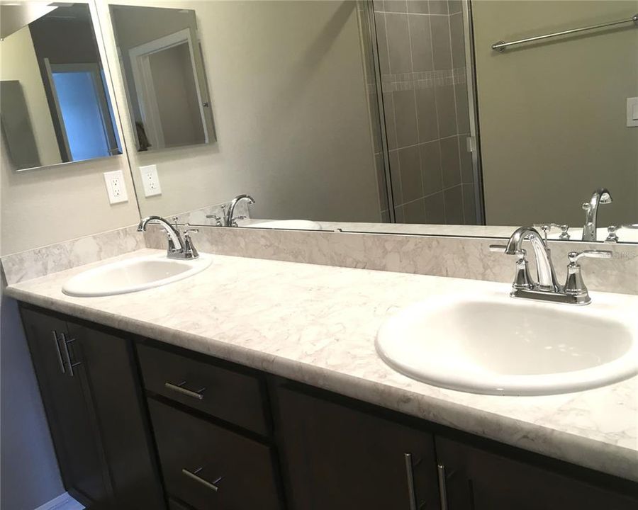 For Rent: $2,350 (3 beds, 2 baths, 1705 Square Feet)