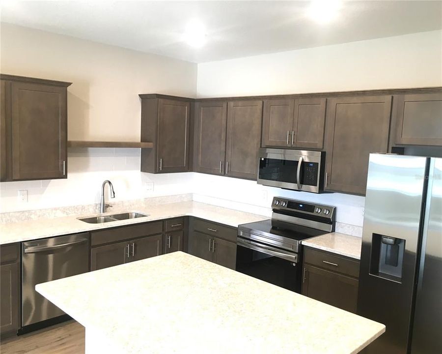 For Rent: $2,350 (3 beds, 2 baths, 1705 Square Feet)