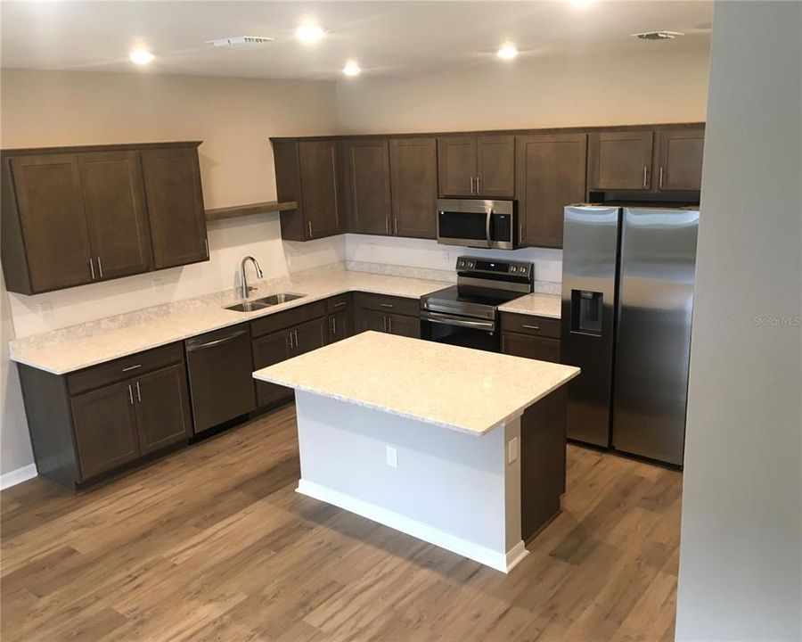 For Rent: $2,350 (3 beds, 2 baths, 1705 Square Feet)