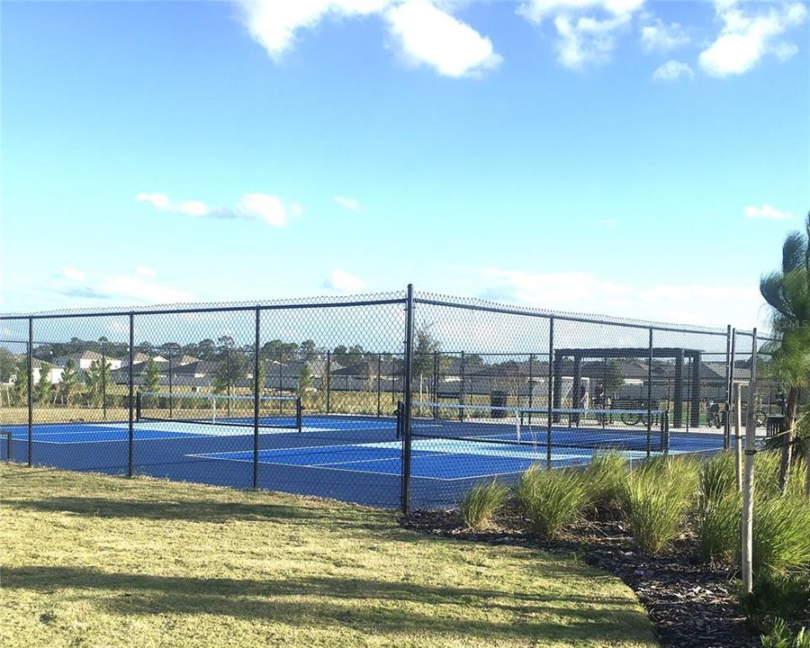 For Rent: $2,350 (3 beds, 2 baths, 1705 Square Feet)