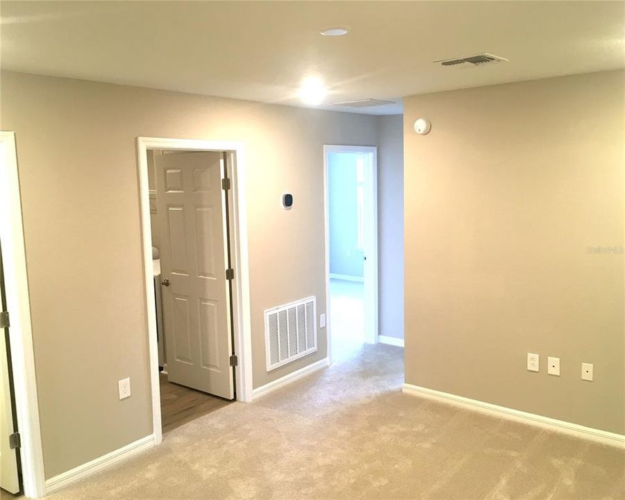 For Rent: $2,350 (3 beds, 2 baths, 1705 Square Feet)