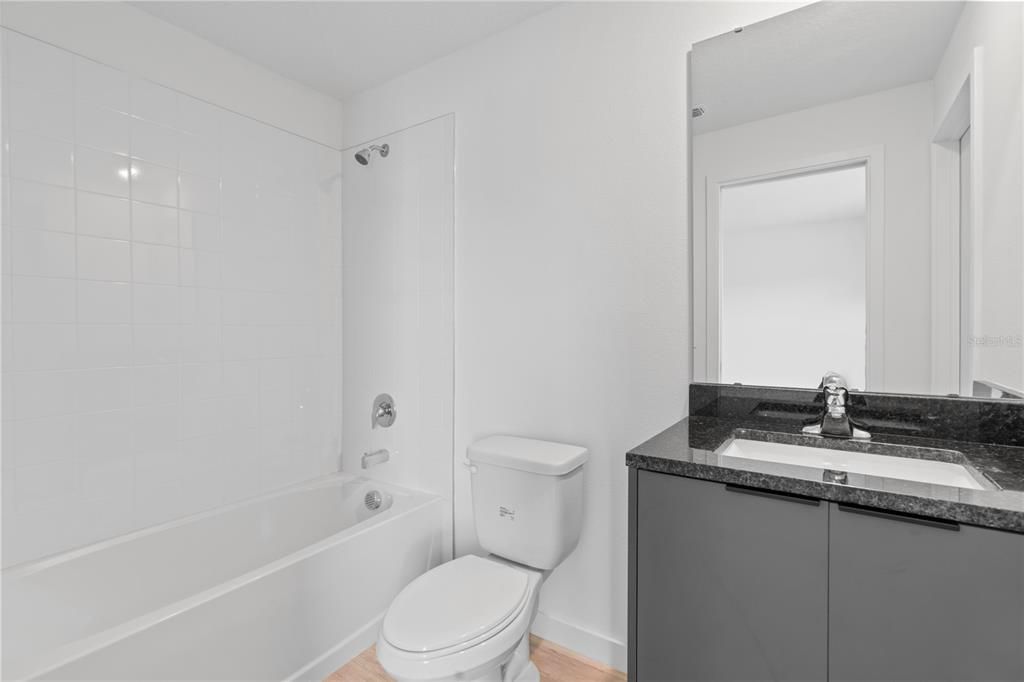 На продажу: $359,999 (3 спален, 3 ванн, 1361 Квадратных фут)