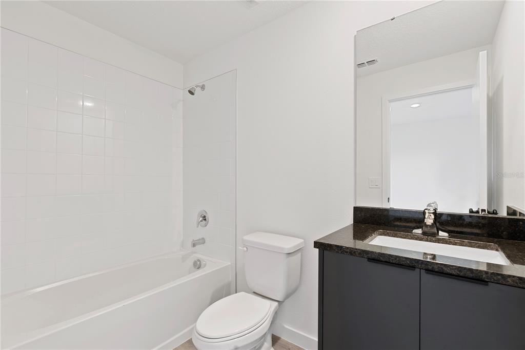 На продажу: $359,999 (3 спален, 3 ванн, 1361 Квадратных фут)