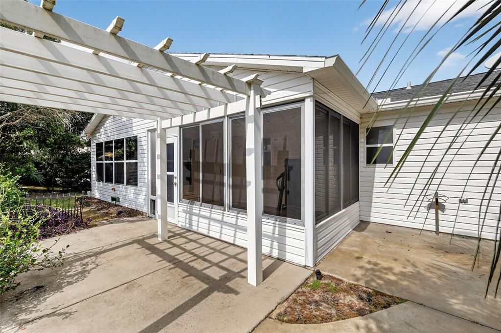 For Sale: $300,000 (2 beds, 2 baths, 1383 Square Feet)