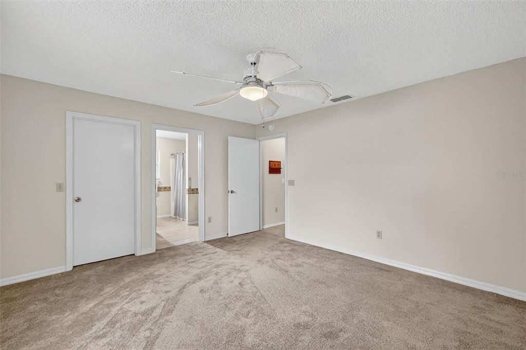 For Sale: $300,000 (2 beds, 2 baths, 1383 Square Feet)