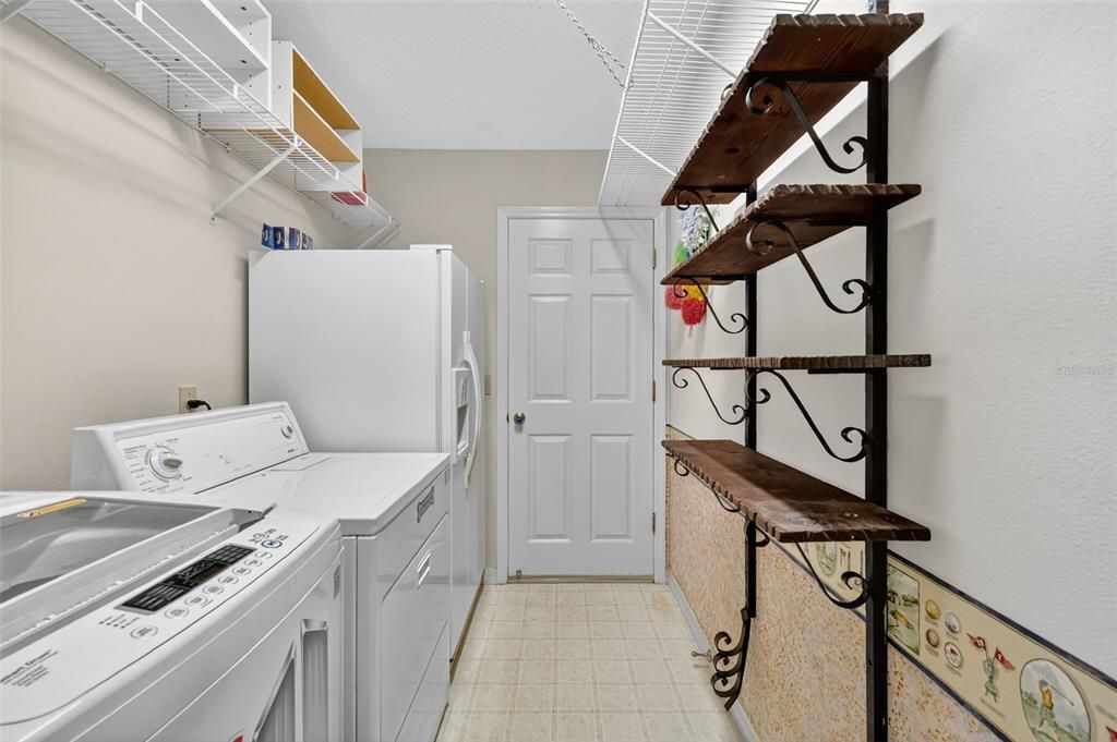 For Sale: $300,000 (2 beds, 2 baths, 1383 Square Feet)