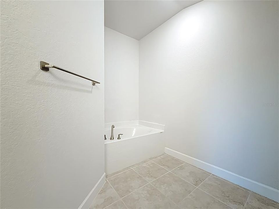 For Sale: $323,000 (4 beds, 2 baths, 1820 Square Feet)