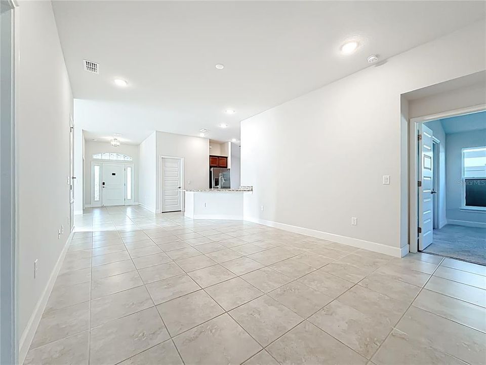 For Sale: $323,000 (4 beds, 2 baths, 1820 Square Feet)