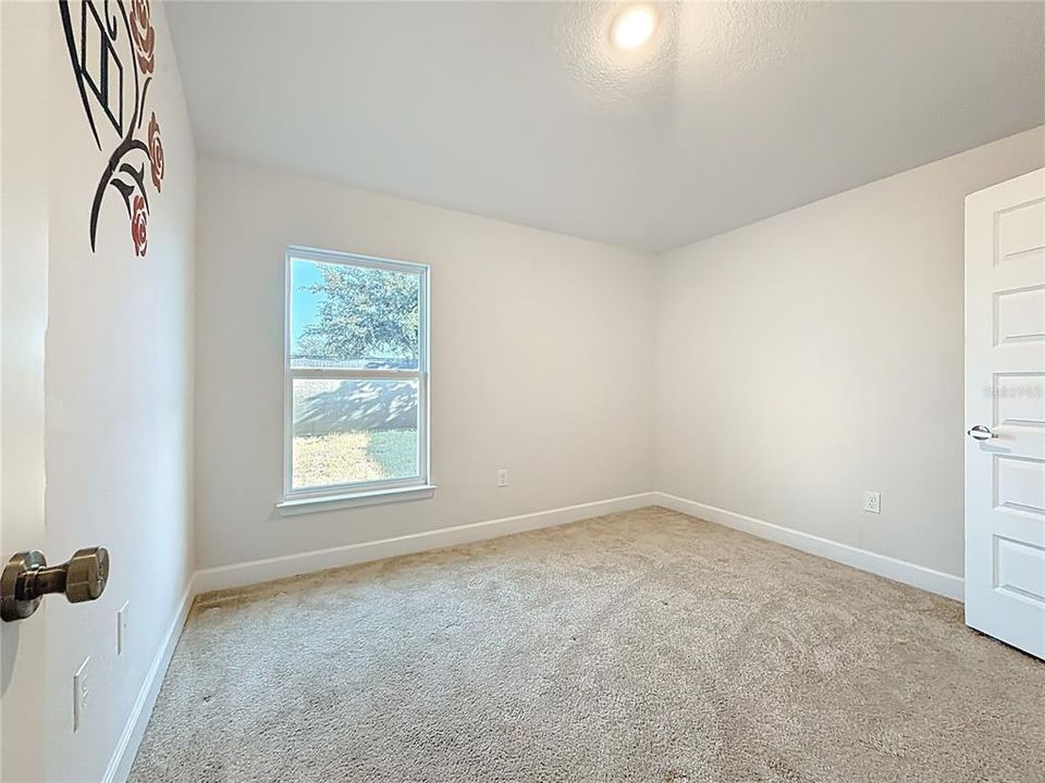 For Sale: $323,000 (4 beds, 2 baths, 1820 Square Feet)