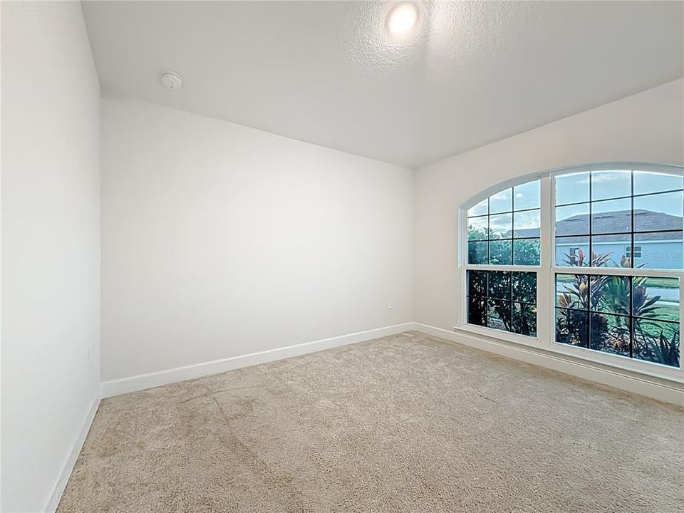 For Sale: $323,000 (4 beds, 2 baths, 1820 Square Feet)