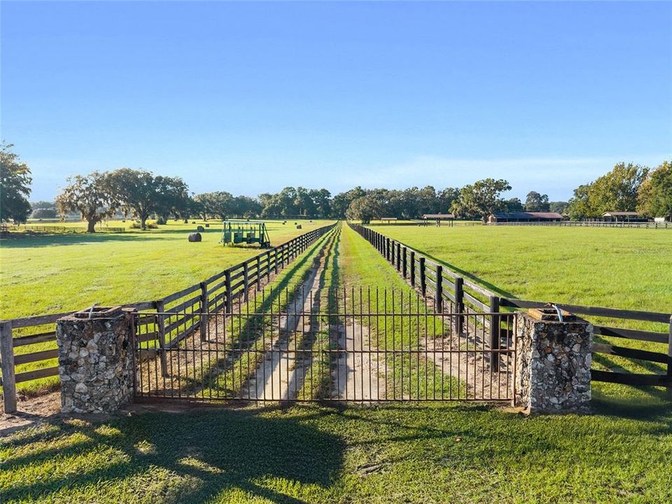 合同活跃: $450,000 (11.88 acres)