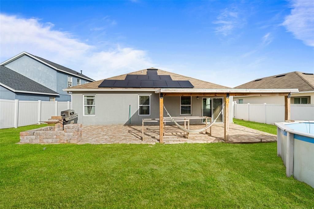 合同活跃: $295,000 (4 贝兹, 2 浴室, 1778 平方英尺)