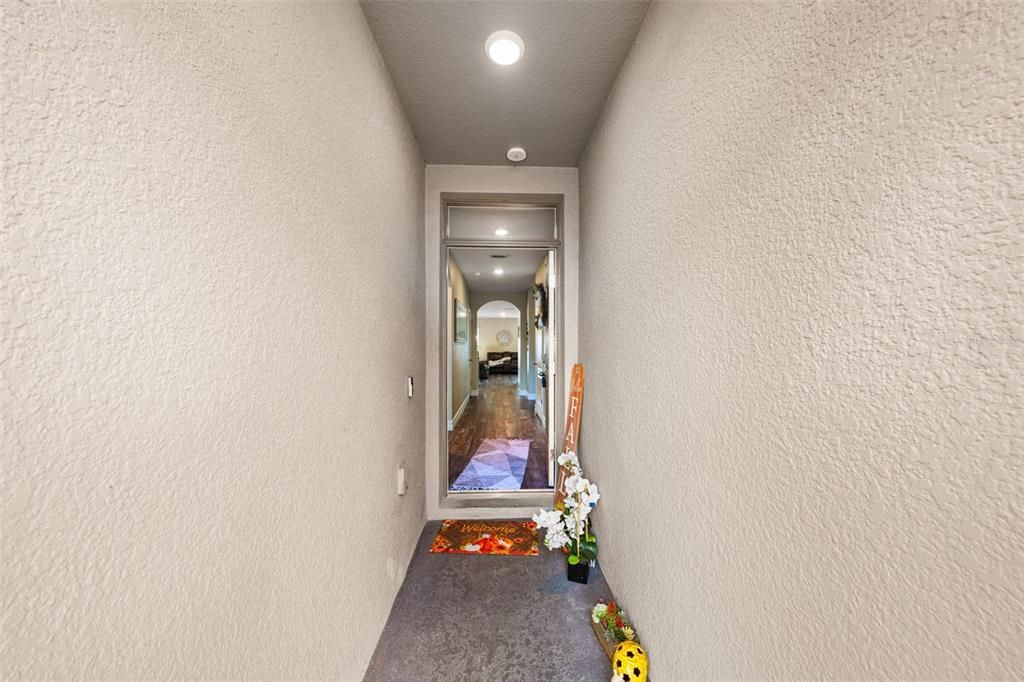 合同活跃: $295,000 (4 贝兹, 2 浴室, 1778 平方英尺)